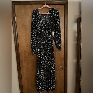 Old Navy dress. Extra large, tall, hunter green background with floral pattern.